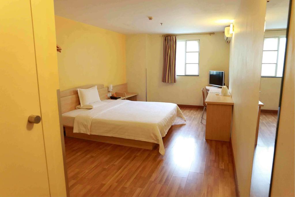 7Days Inn Foshan Nanhai Huangqi Jiazhou Plaza Quarto foto