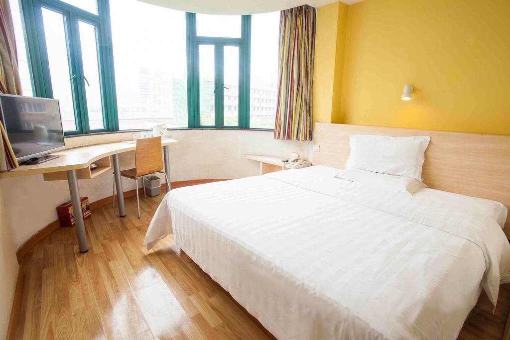7Days Inn Foshan Nanhai Huangqi Jiazhou Plaza Quarto foto